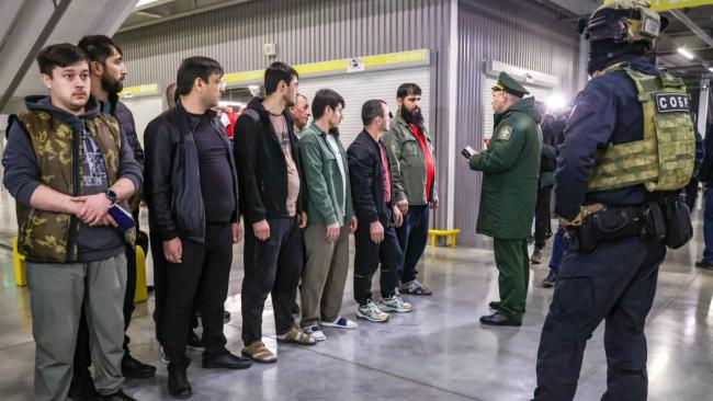 Migrantes extranjeros detenidos en Rusia.