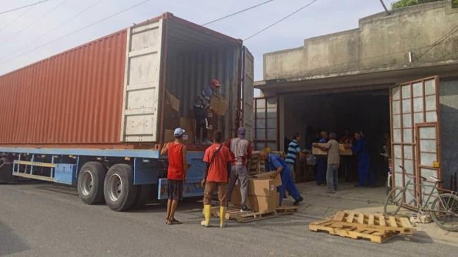 Camión con ayuda humanitaria de EEUU en el oriente de Cuba.