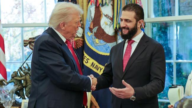 Trump y su homólogo sirio, Ahmed Al Sharaa.