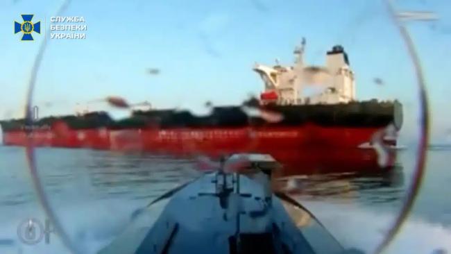 Un dron naval ucraniano antes de impactar un tanquero ruso.