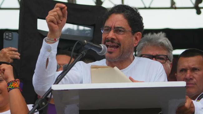 Iván Cepeda durante el acto paralelo a la investidura presidencial.