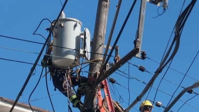 Un transformador eléctrico en Cuba.