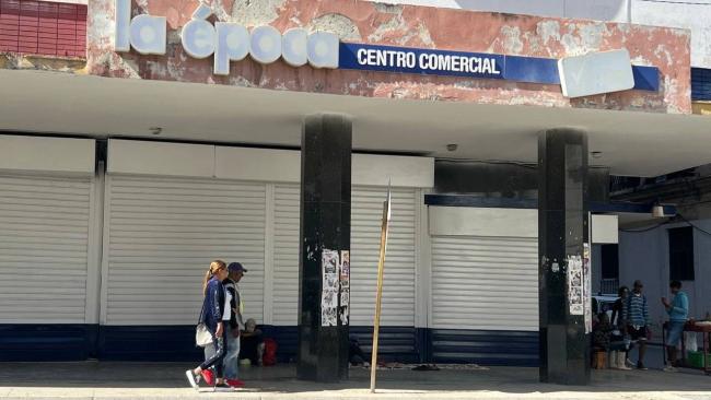 Tiendas cerradas en La Habana.