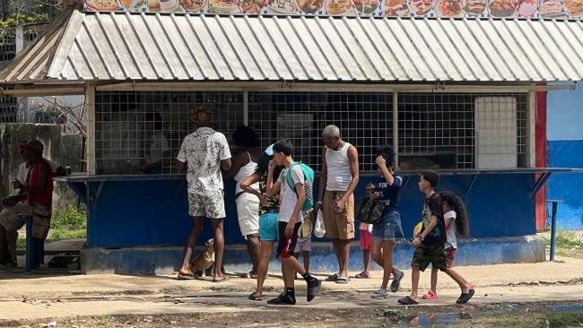 Una cafetería en el reparto Bahía, Habana del Este.