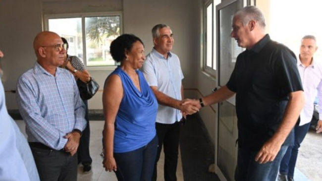Miguel Díaz-Canel visita la nueva sede del ISDi.