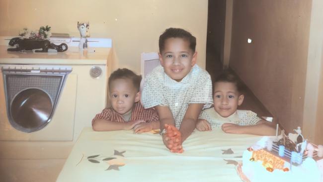Marco Antonio, Rafael y Armando Pérez López en 1959 en su casa del Cerro.