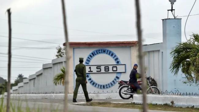 Entrada de la prisión 1.580, en La Habana.