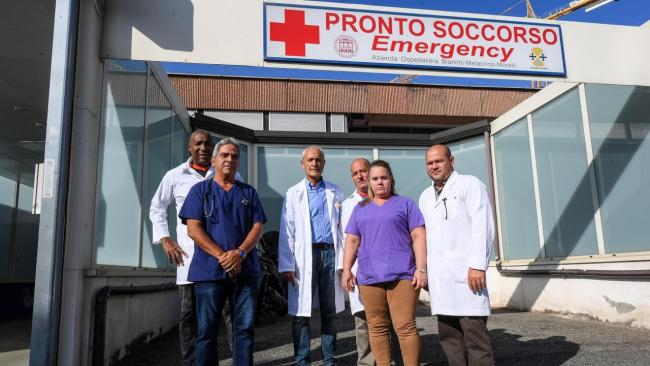 Medicos cubanos en un hospital de Calabria. 