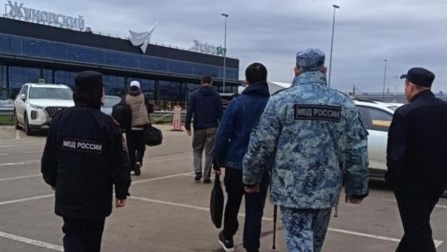 Migrantes deportados de Rusia.
