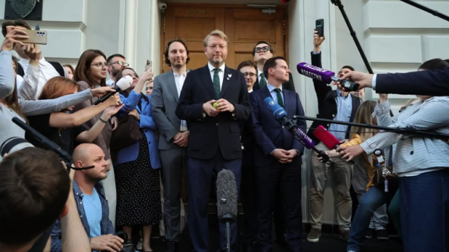 El presidente de Yabloko, Nikolai Rybakov, a la salida de la audiencia judicial.