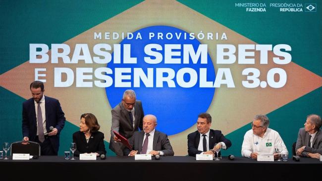 Lula da Silva en la presentación de sus dos medidas.