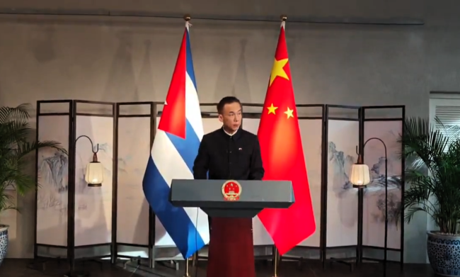 El embajador de China en Cuba, Hua Xin.