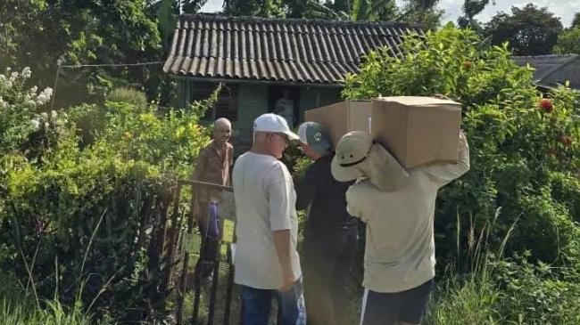 Distribución de ayuda de EEUU en zonas rurales de Villa Clara.