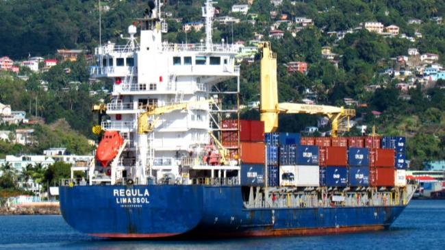 El buque portacontenedores Regula, uno de los que lleva cargas a Cuba desde EEUU.