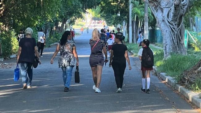 Mujeres y niñas en Cuba.