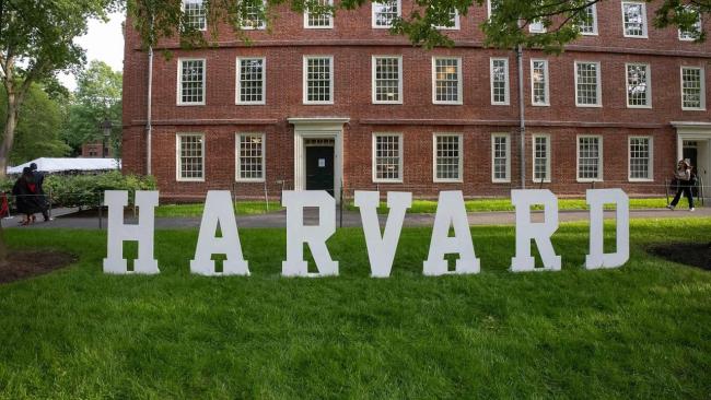 Universidad de Harvard.