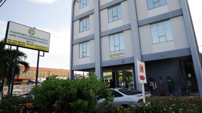 Oficina de la Agencia de Pasaportes, Inmigración y Ciudadanía de Jamaica.