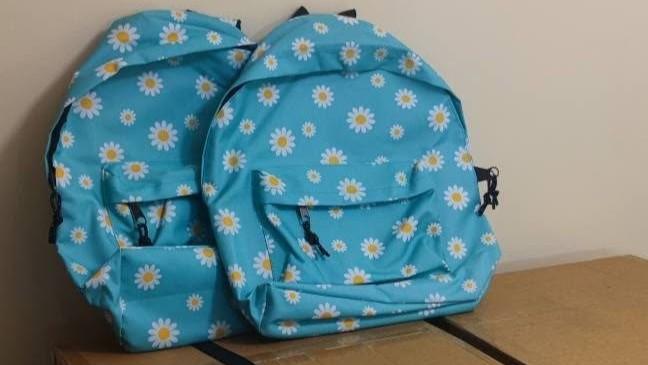Mochilas donadas por Raíces de Esperanza.