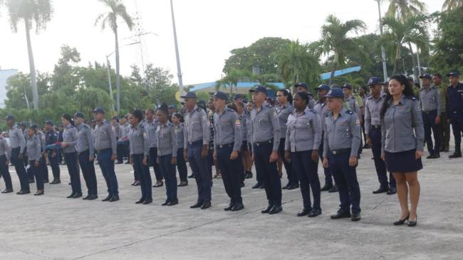 Policías cubanos.