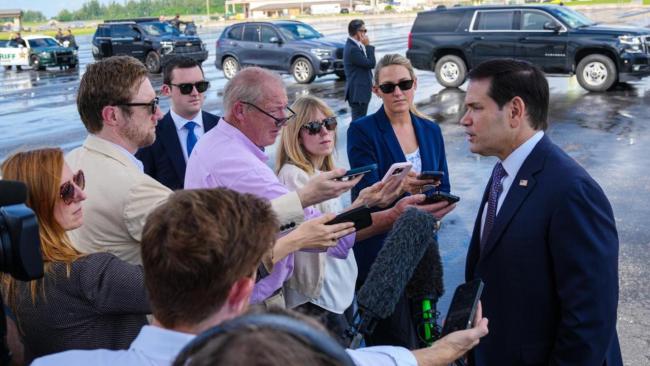 Marco Rubio ofrece declaraciones a la prensa.