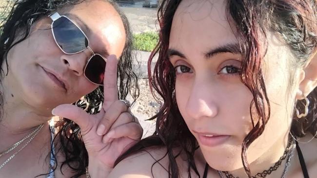 Yunia Figueredo (i) y su hija, Beily Miriam Correa.