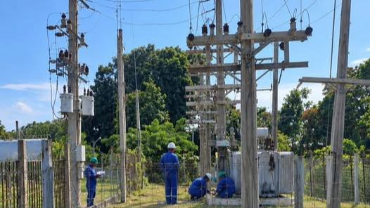Trabajadores de la Empresa Eléctrica de La Habana.
