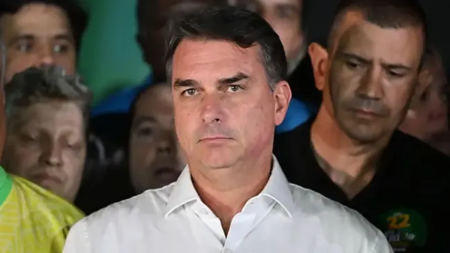 Flávio Bolsonaro.
