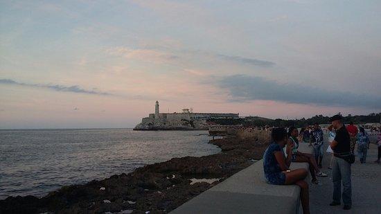 Atardecer en el Malecón de La Habana.