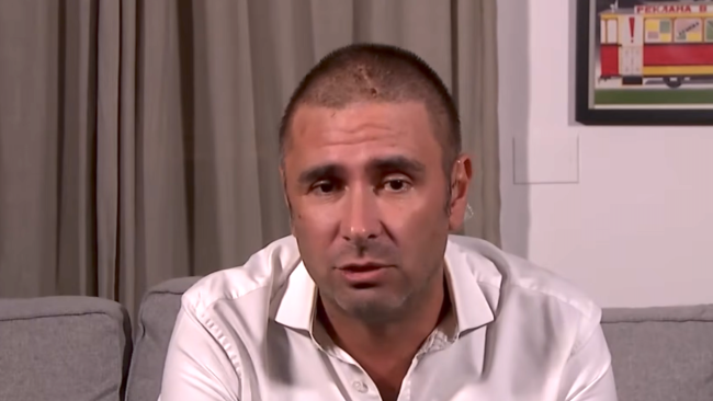 El político italiano Alessandro Di Battista en su primera aparición televisiva tras su operación en Cuba. (Captura de pantalla)