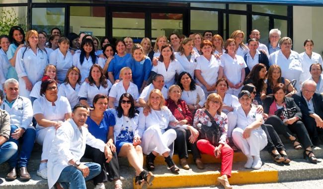Profesionales de la salud cubanos y uruguayos en el Hospital de Ojos de Uruguay.