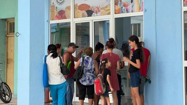 Mercado de Barrio Doña Luisa en el Cerro, La Habana.