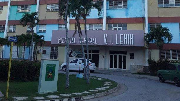Entrada del Hospital Vladimir Ilich Lenin.