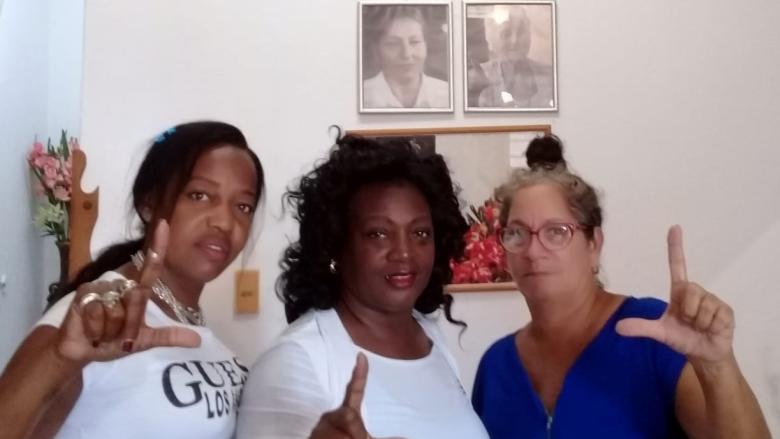 La Dama de Blanco Berta Soler junto a dos madres de prisioneros del 11J.