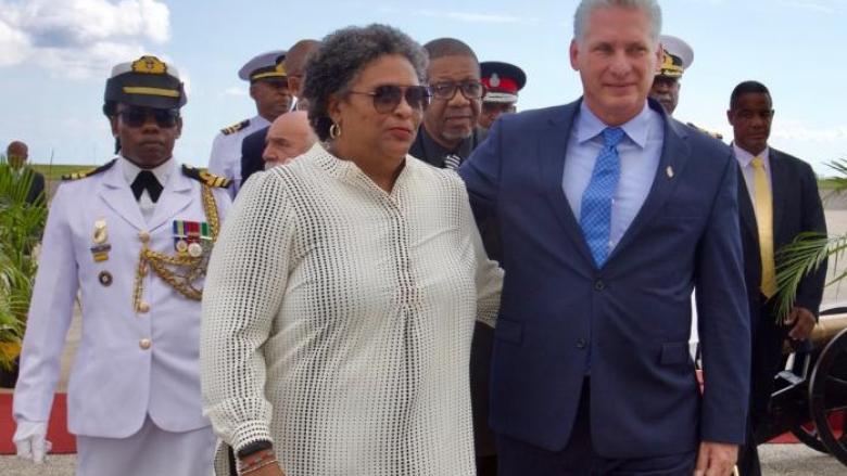 Díaz-Canel junto la primera ministra de Barbados, Mia Amor Mottley.