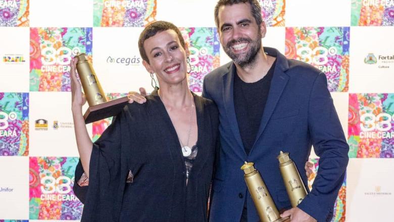 La actriz Lola Amores y el actor Alan González tras recibir los premios en Brasil.