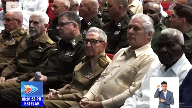Raúl Castro y Miguel Díaz-Canel en al acto por al aniversario de la Seguridad del Estado.