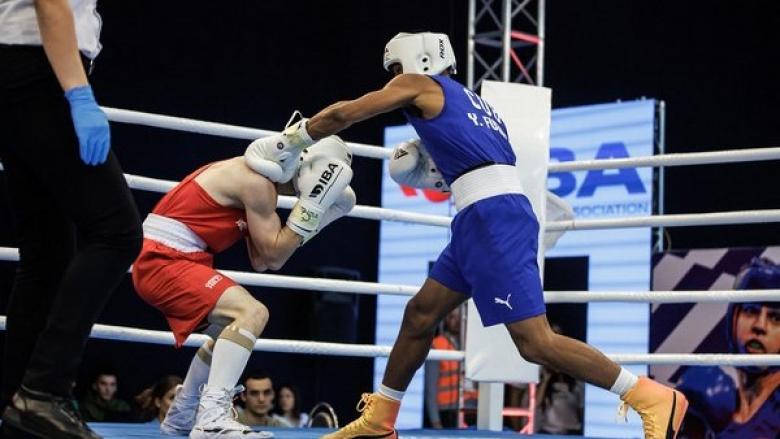 El cubano Yojander Fuentes (d) en su combate final.