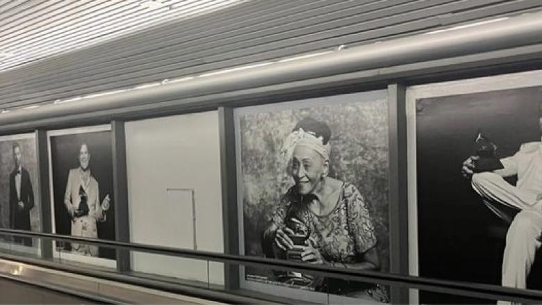 La foto de Omara Portundo en el Aeropuerto de Miami, antes de ser retirada.