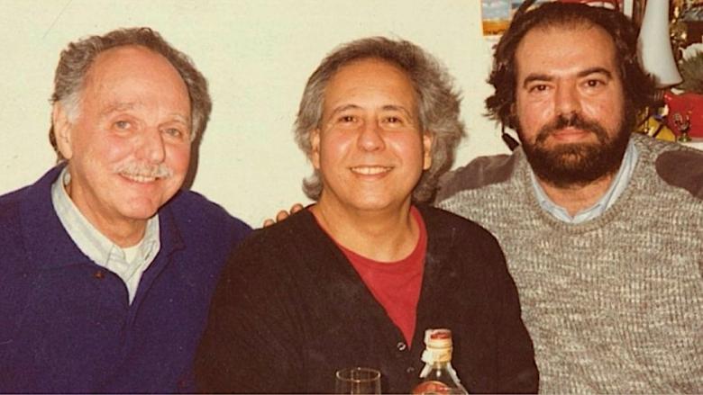 De izq. a der., el pintor Waldo Balart, José Mario y el editor y poeta Felipe Lázaro, en Madrid.