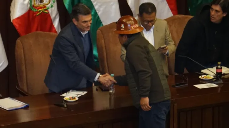 El presidente de Bolivia, Rodrigo Paz, recibe a Mario Argollo, presidente de la Central Obrera Boliviana.