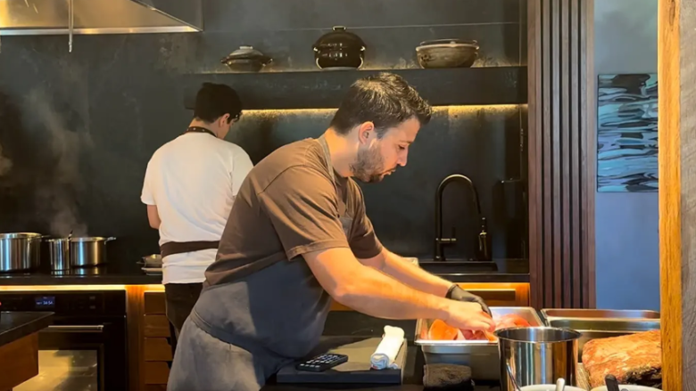 El chef cubano Osmel González en su restaurante Emelina.