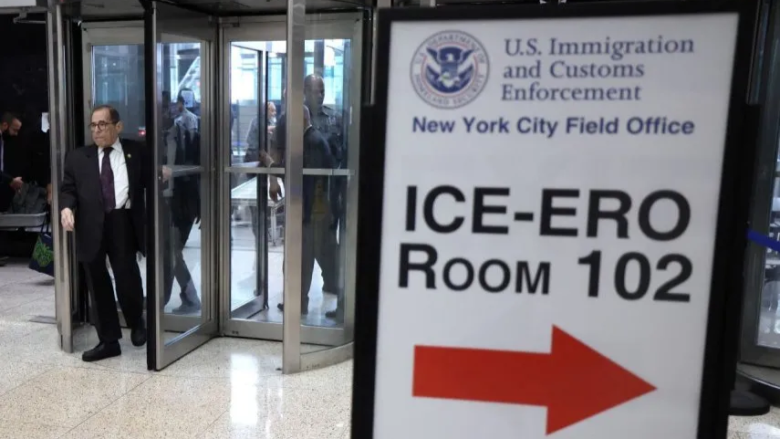 Entrada del edificio federal en Nueva York donde opera el tribunal de inmigración.
