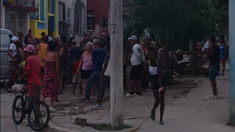 Una protesta en Lawton por los apagones y la falta de agua.