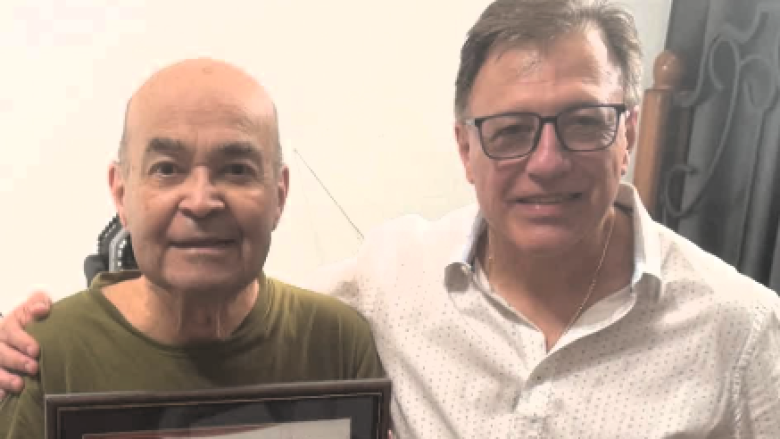 El economista cubano Humberto Pérez González (I).
