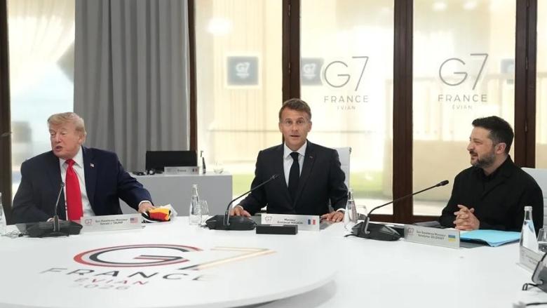 (i-d) Donald Trump, Emmanuel Macron y Volodimir Zelenski en sesión de trabajo del G7.