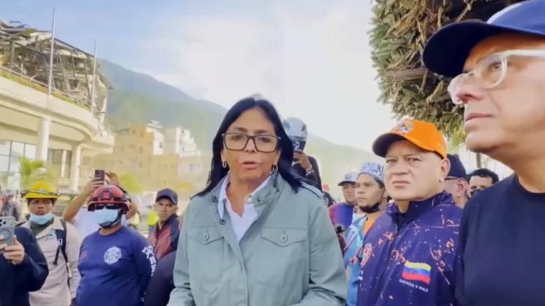 Lor hermanos Rodríguez y Diosdado Cabello en una de las zonas afectadas.