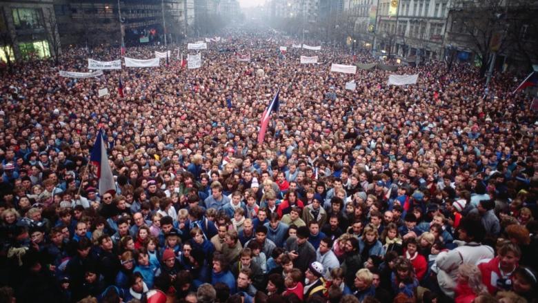 Manifestación en Praga en 1989 durante la 'Revolución de Terciopelo'.