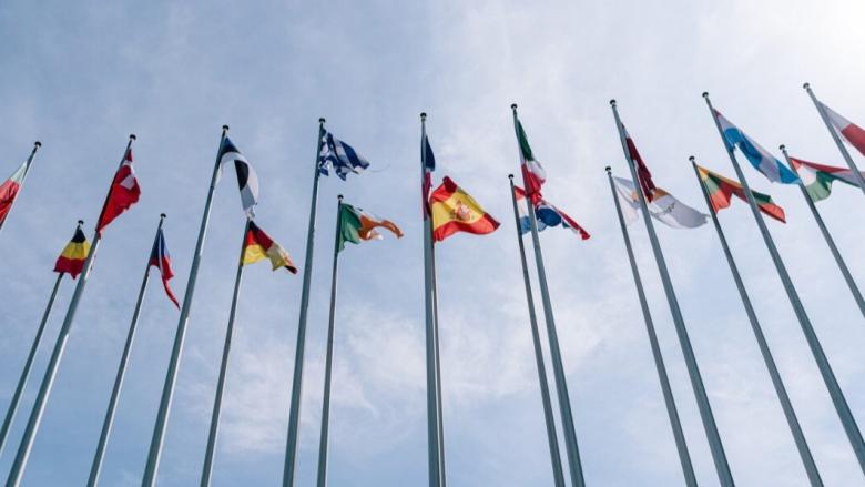 Las banderas de la Unión Europea izadas en Bruselas.