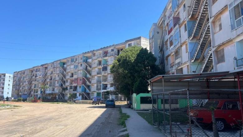 Edificios de seis plantas en Alamar, La Habana.