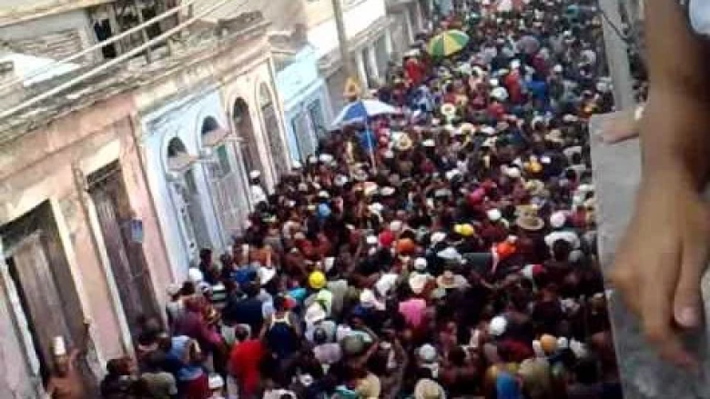 Una conga en Santiago de Cuba.